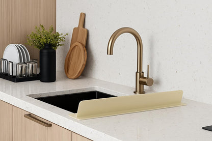 🛡️ Silicone Sink Splash Guard – Keep Your Kitchen Counter Dry & Spotless